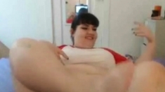 BBW webcam girl shaking her fat ass