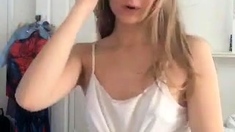 Sexy Blonde Floralbaby Teasing on Periscope